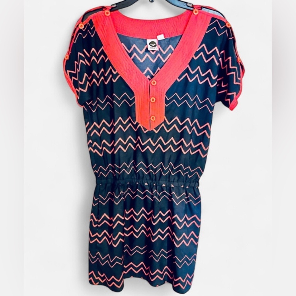 Roxy Women’s Dress, Coral and Navy design, Cold Shoulder Detail, Size Medium